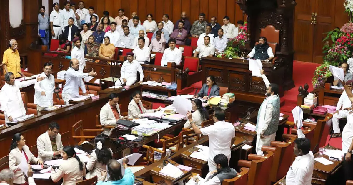 ಪ್ರಧಾನಿ ಟೀಕಿಸುವ ಭರದಲ್ಲಿ ಜಾತಿನಿಂದನೆ: ಸಚಿವ ಕಾಶಪ್ಪನವರ್ ವಿರುದ್ಧ ಮೇಲ್ಮನೆಯಲ್ಲಿ ಪ್ರತಿಭಟನೆ ಪ್ರಧಾನಿ ಟೀಕಿಸುವ ಭರದಲ್ಲಿ ಜಾತಿನಿಂದನೆ: ಸಚಿವ ಕಾಶಪ್ಪನವರ್ ವಿರುದ್ಧ ಮೇಲ್ಮನೆಯಲ್ಲಿ ಪ್ರತಿಭಟನೆ