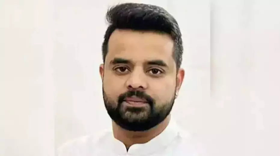 ಪ್ರಜ್ವಲ್ ವಿರುದ್ಧದ ಅತ್ಯಾಚಾರ ಪ್ರಕರಣ: ಸಾಕ್ಷಿದಾರನಿಗೆ ಬೆದರಿಕೆ ಕರೆ ಪ್ರಜ್ವಲ್ ವಿರುದ್ಧದ ಅತ್ಯಾಚಾರ ಪ್ರಕರಣ: ಸಾಕ್ಷಿದಾರನಿಗೆ ಬೆದರಿಕೆ ಕರೆ