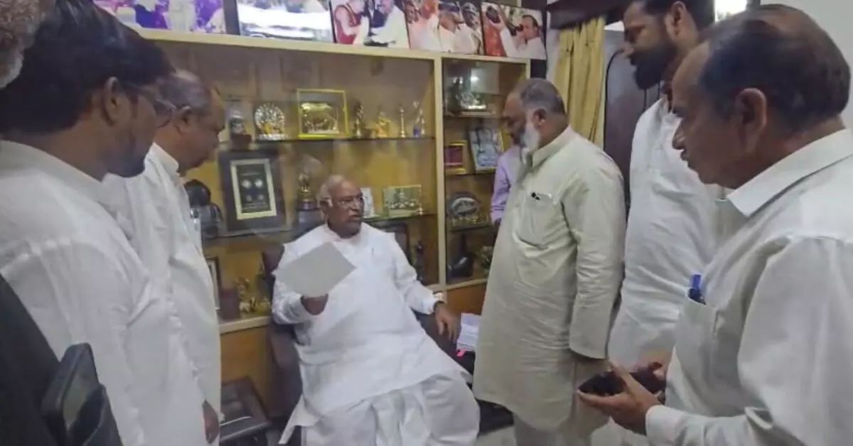 Kalaburagi | ಉರ್ದು ಶಿಕ್ಷಕರ ಖಾಲಿ ಹುದ್ದೆ ಭರ್ತಿಗೆ ಅಧಿಸೂಚನೆ ಹೊರಡಿಸಲು ಒತ್ತಾಯ Kalaburagi | ಉರ್ದು ಶಿಕ್ಷಕರ ಖಾಲಿ ಹುದ್ದೆ ಭರ್ತಿಗೆ ಅಧಿಸೂಚನೆ ಹೊರಡಿಸಲು ಒತ್ತಾಯ
