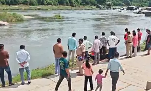 vijayanagara | ತುಂಗಭದ್ರಾ ನದಿಯಲ್ಲಿ ತಾಯಿ–ಮಗಳು ನಾಪತ್ತೆ; ಮುಂದುವರಿದ ಶೋಧಕಾರ್ಯ