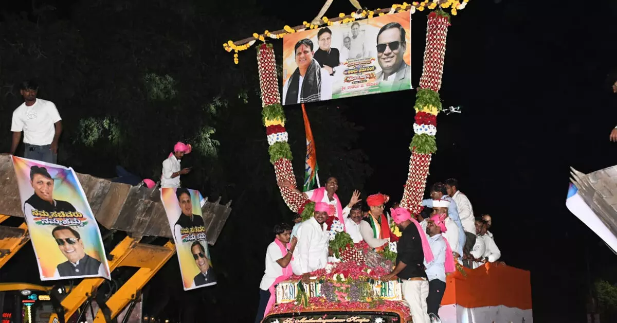 ಸಣ್ಣ ನೀರಾವರಿ ಸಚಿವ ಡಾ.ಅಜಯಸಿಂಗ್ಗೆ ಕಲಬುರಗಿಯಲ್ಲಿ ಭವ್ಯ ಸ್ವಾಗತ ಸಣ್ಣ ನೀರಾವರಿ ಸಚಿವ ಡಾ.ಅಜಯಸಿಂಗ್ಗೆ ಕಲಬುರಗಿಯಲ್ಲಿ ಭವ್ಯ ಸ್ವಾಗತ
