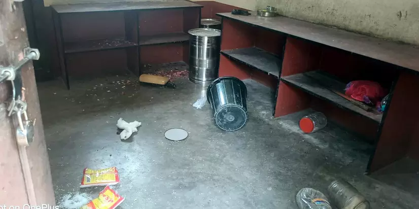 Chamarajanagar | ಕಳ್ಳಬೇಟೆ ತಡೆ ಶಿಬಿರದಲ್ಲಿದ್ದ ಪಡಿತರ ಹೊತ್ತೊಯ್ದ ದುಷ್ಕರ್ಮಿಗಳು Chamarajanagar | ಕಳ್ಳಬೇಟೆ ತಡೆ ಶಿಬಿರದಲ್ಲಿದ್ದ ಪಡಿತರ ಹೊತ್ತೊಯ್ದ ದುಷ್ಕರ್ಮಿಗಳು