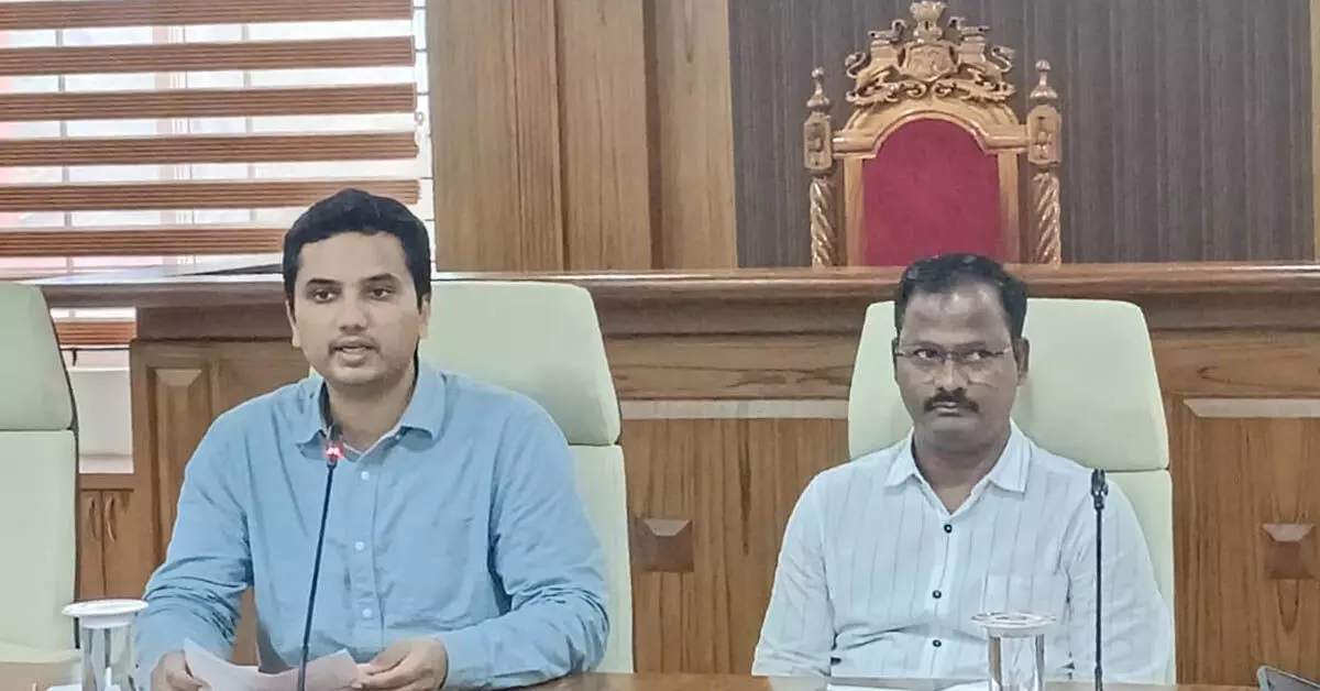 SIR ಕರಡು ಪಟ್ಟಿ | ದಕ್ಷಿಣ ಕನ್ನಡ ಜಿಲ್ಲೆಯಲ್ಲಿ 1,50,153 ಮತದಾರರಿಗೆ ನೋಟೀಸ್: ಜಿಲ್ಲಾಧಿಕಾರಿ ದರ್ಶನ್ SIR ಕರಡು ಪಟ್ಟಿ | ದಕ್ಷಿಣ ಕನ್ನಡ ಜಿಲ್ಲೆಯಲ್ಲಿ 1,50,153 ಮತದಾರರಿಗೆ ನೋಟೀಸ್: ಜಿಲ್ಲಾಧಿಕಾರಿ ದರ್ಶನ್