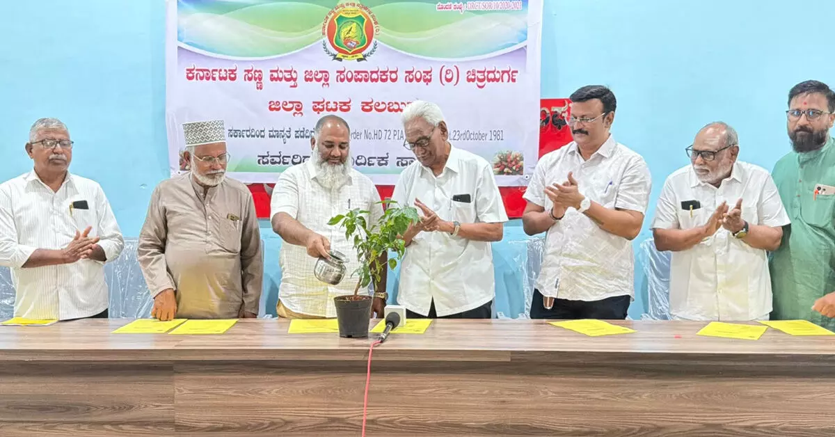 Kalaburagi | ಸ್ವಾತಂತ್ರ್ಯ ಸಂಗ್ರಾಮದಲ್ಲಿ ಪತ್ರಿಕೆಗಳ ಪಾತ್ರ ಮಹತ್ವದ್ದು: ಅಝೀಝುಲ್ಲಾ ಸರ್ ಮಸ್ತ್ Kalaburagi | ಸ್ವಾತಂತ್ರ್ಯ ಸಂಗ್ರಾಮದಲ್ಲಿ ಪತ್ರಿಕೆಗಳ ಪಾತ್ರ ಮಹತ್ವದ್ದು: ಅಝೀಝುಲ್ಲಾ ಸರ್ ಮಸ್ತ್