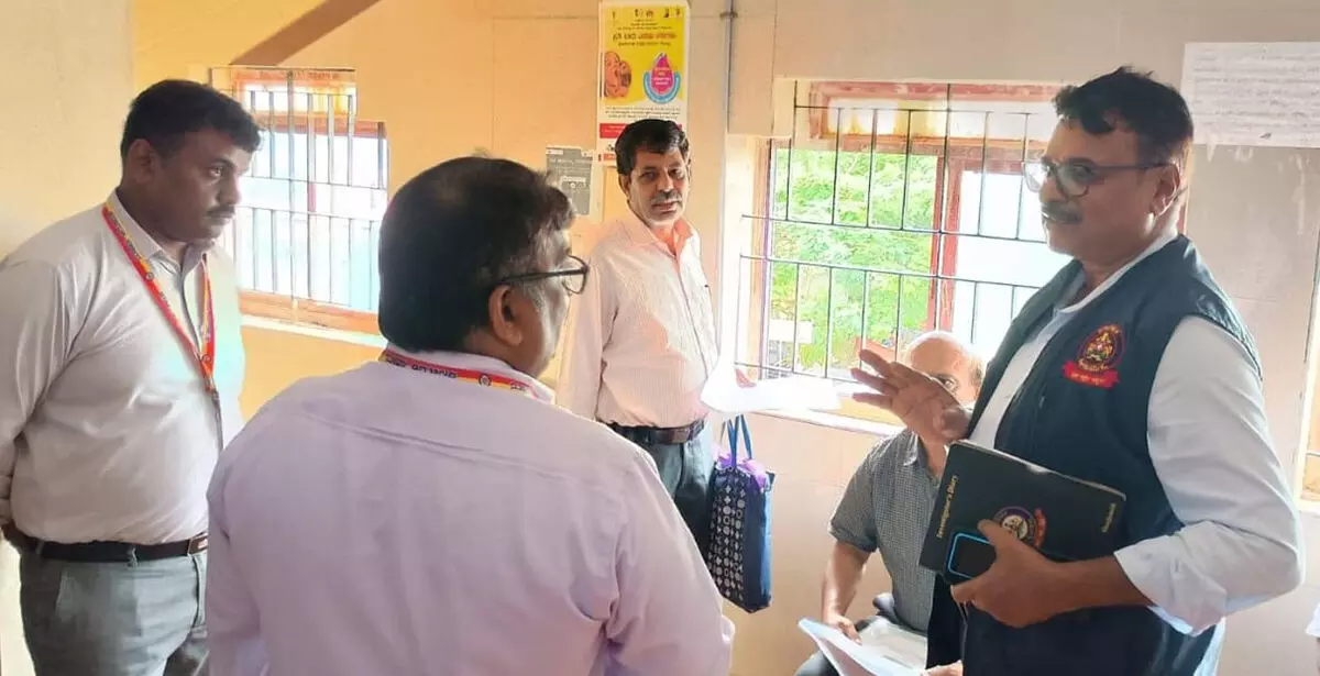 ಕುಂದಾಪುರ | ಪುರಸಭೆ ಕಚೇರಿಗೆ ಲೋಕಾಯುಕ್ತ ಅಧಿಕಾರಿಗಳಿಂದ ದಾಳಿ ಕುಂದಾಪುರ | ಪುರಸಭೆ ಕಚೇರಿಗೆ ಲೋಕಾಯುಕ್ತ ಅಧಿಕಾರಿಗಳಿಂದ ದಾಳಿ