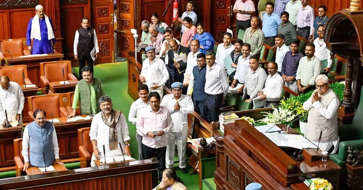 ಎರಡು ದಿನ ಮುಂಚಿತವೇ ಮುಂಗಾರು ಅಧಿವೇಶನಕ್ಕೆ ತೆರೆ ಎರಡು ದಿನ ಮುಂಚಿತವೇ ಮುಂಗಾರು ಅಧಿವೇಶನಕ್ಕೆ ತೆರೆ