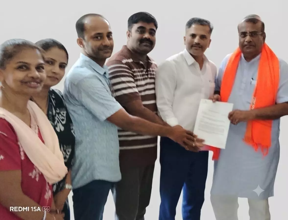ಕರಾವಳಿಗೆ ಹೈಕೋರ್ಟ್ ಸಂಚಾರಿ ಪೀಠ: ರಾಜ್ಯಸಭಾ ಸದಸ್ಯ ಡಾ.ಎಂ.ನಾಗರಾಜ್ಗೆ ಮನವಿ ಕರಾವಳಿಗೆ ಹೈಕೋರ್ಟ್ ಸಂಚಾರಿ ಪೀಠ: ರಾಜ್ಯಸಭಾ ಸದಸ್ಯ ಡಾ.ಎಂ.ನಾಗರಾಜ್ಗೆ ಮನವಿ