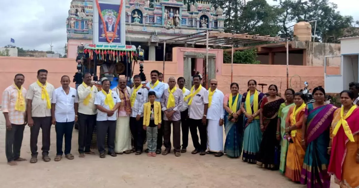 Ballari | ಶ್ರಾವಣ ಮಾಸದ ಅಂಗವಾಗಿ ಆರ್ಯವೈಶ್ಯರ ಪಾದಯಾತ್ರೆ Ballari | ಶ್ರಾವಣ ಮಾಸದ ಅಂಗವಾಗಿ ಆರ್ಯವೈಶ್ಯರ ಪಾದಯಾತ್ರೆ