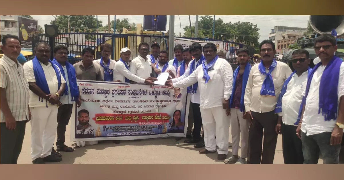Ballari | ಭೂಮಾನಂದ, ಅಶ್ವಿನಿ ಕೊಲೆ ಖಂಡಿಸಿ ಕಂಪ್ಲಿಯಲ್ಲಿ ಪ್ರತಿಭಟನೆ Ballari | ಭೂಮಾನಂದ, ಅಶ್ವಿನಿ ಕೊಲೆ ಖಂಡಿಸಿ ಕಂಪ್ಲಿಯಲ್ಲಿ ಪ್ರತಿಭಟನೆ