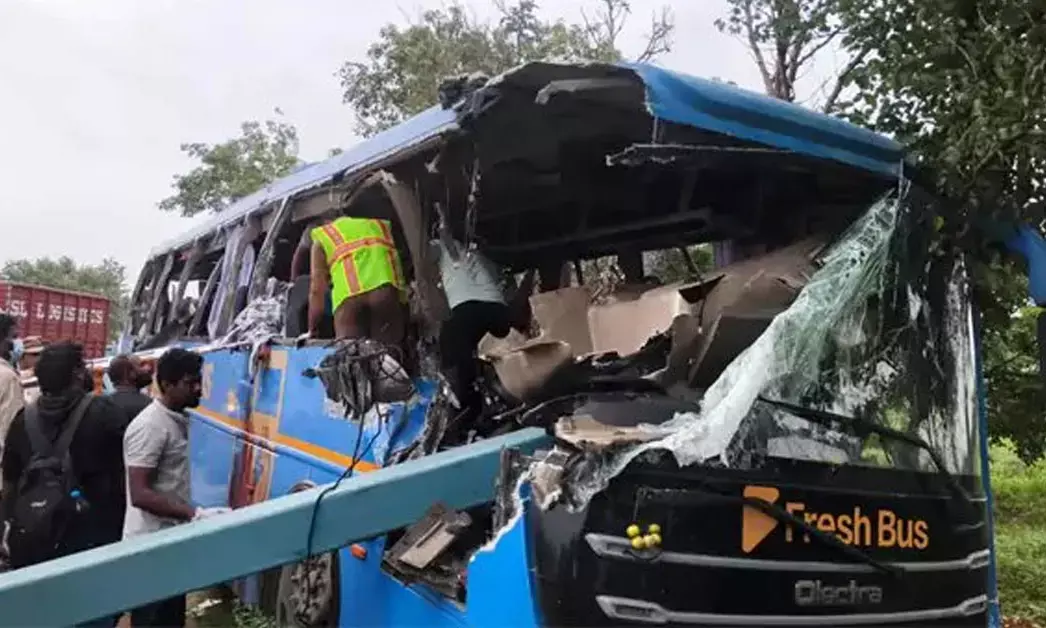 Telangana | ಹೈದರಾಬಾದ್‌-ವಿಜಯವಾಡ ಹೆದ್ದಾರಿಯಲ್ಲಿ ಭೀಕರ ಅಪಘಾತ: 6 ಮಂದಿ ಮೃತ್ಯು; ಹಲವರಿಗೆ ಗಾಯ