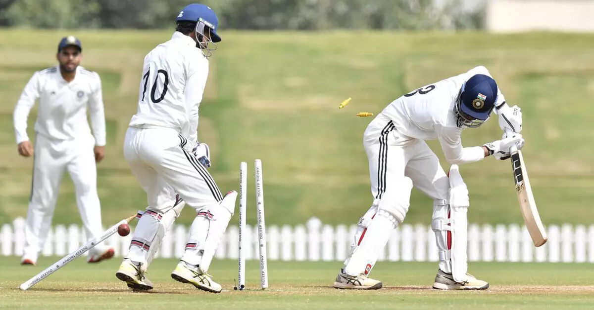 Duleep Trophy | ಪಶ್ಚಿಮ ವಲಯಕ್ಕೆ ಸೋಲು; ಉತ್ತರ ವಲಯ ಸೆಮಿ ಫೈನಲ್ ಗೆ Duleep Trophy | ಪಶ್ಚಿಮ ವಲಯಕ್ಕೆ ಸೋಲು; ಉತ್ತರ ವಲಯ ಸೆಮಿ ಫೈನಲ್ ಗೆ