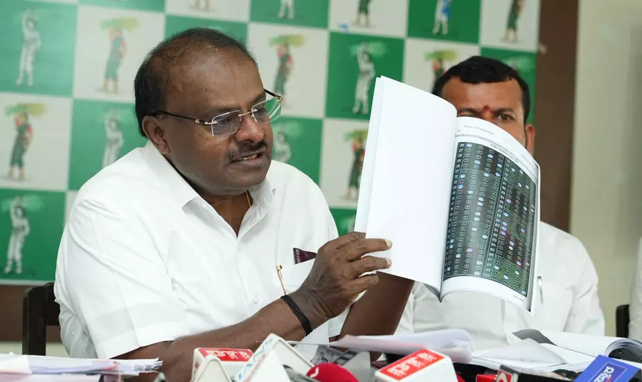 ಗ್ರಾಮೀಣಾಭಿವೃದ್ಧಿ ಇಲಾಖೆ ನೇಮಕಾತಿಯಲ್ಲಿ ಅಕ್ರಮ; ಸಚಿವ ಪ್ರಿಯಾಂಕ್ ಖರ್ಗೆ ಶಾಮೀಲು : HDK ಆರೋಪ ಗ್ರಾಮೀಣಾಭಿವೃದ್ಧಿ ಇಲಾಖೆ ನೇಮಕಾತಿಯಲ್ಲಿ ಅಕ್ರಮ; ಸಚಿವ ಪ್ರಿಯಾಂಕ್ ಖರ್ಗೆ ಶಾಮೀಲು : HDK ಆರೋಪ
