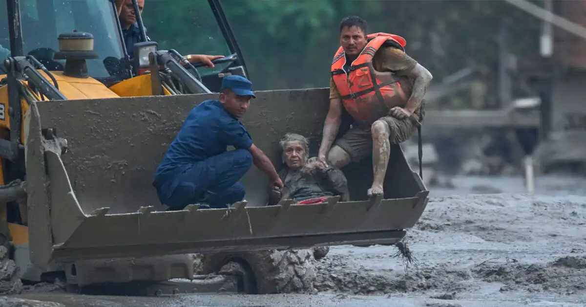 ಭೀಕರ ಪ್ರವಾಹಕ್ಕೆ ತುತ್ತಾಗಿದ್ದರೂ ನೇಪಾಳ ಸರಕಾರ ವಿದೇಶಿ ರಕ್ಷಣಾ ತಂಡಗಳನ್ನು ನಿರಾಕರಿಸಲು ಕಾರಣವೇನು? ಭೀಕರ ಪ್ರವಾಹಕ್ಕೆ ತುತ್ತಾಗಿದ್ದರೂ ನೇಪಾಳ ಸರಕಾರ ವಿದೇಶಿ ರಕ್ಷಣಾ ತಂಡಗಳನ್ನು ನಿರಾಕರಿಸಲು ಕಾರಣವೇನು?