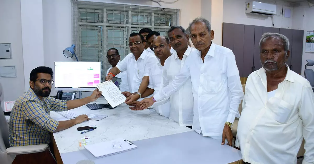 ಕಲಬುರಗಿಯನ್ನು ಬರಪೀಡಿತವೆಂದು ಘೋಷಿಸದಿದ್ದರೆ ರೈತರೊಂದಿಗೆ ಉಪವಾಸ ಸತ್ಯಾಗ್ರಹ: ಗೌತಮ್ ಪಾಟೀಲ್ ಎಚ್ಚರಿಕೆ ಕಲಬುರಗಿಯನ್ನು ಬರಪೀಡಿತವೆಂದು ಘೋಷಿಸದಿದ್ದರೆ ರೈತರೊಂದಿಗೆ ಉಪವಾಸ ಸತ್ಯಾಗ್ರಹ: ಗೌತಮ್ ಪಾಟೀಲ್ ಎಚ್ಚರಿಕೆ