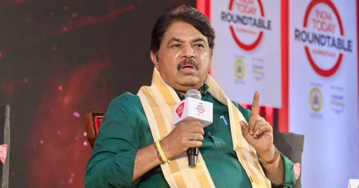 ಗೃಹಲಕ್ಷ್ಮಿ ಯೋಜನೆಯ 3 ವರ್ಷಗಳ ಸಂಭ್ರಮಕ್ಕೆ ಆರ್. ಅಶೋಕ್ ಟೀಕೆ ಗೃಹಲಕ್ಷ್ಮಿ ಯೋಜನೆಯ 3 ವರ್ಷಗಳ ಸಂಭ್ರಮಕ್ಕೆ ಆರ್. ಅಶೋಕ್ ಟೀಕೆ