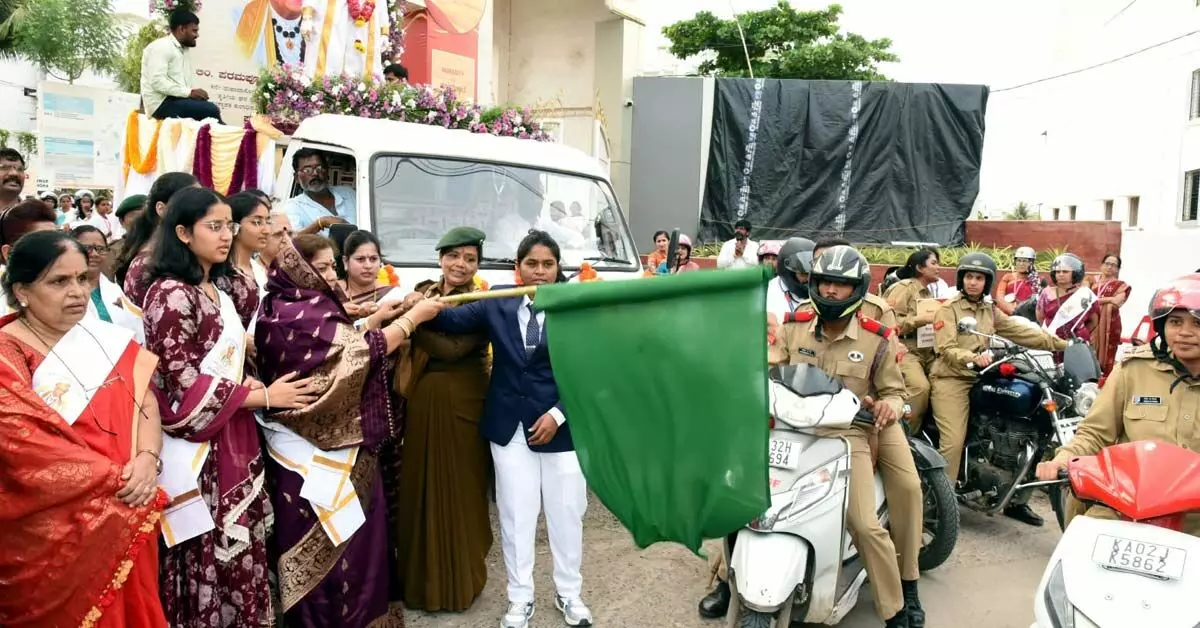 ಕಲಬುರಗಿ | ಬಹುಭಾಷಾ ಕವಿಗೋಷ್ಠಿ; ಸಾಕ್ಷಿಯಾದ ಬೈಕ್ ರ್ಯಾಲಿ ಕಲಬುರಗಿ | ಬಹುಭಾಷಾ ಕವಿಗೋಷ್ಠಿ; ಸಾಕ್ಷಿಯಾದ ಬೈಕ್ ರ್ಯಾಲಿ