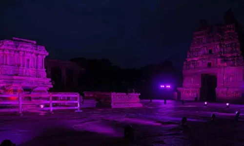 ಗೃಹಲಕ್ಷ್ಮೀ ಯೋಜನೆಗೆ ಮೂರು ವರ್ಷ : ಹಂಪಿಯ ಕಲ್ಲಿನ ರಥ ಸೇರಿ ಪ್ರಮುಖ ತಾಣಗಳಲ್ಲಿ ‘ಪಿಂಕ್ ಲೈಟಿಂಗ್’