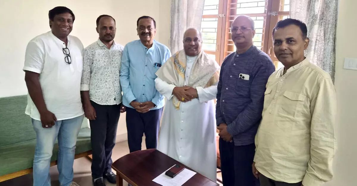 ಹನೂರು ಶೂಟೌಟ್ ಪ್ರಕರಣ: ಸಂತ್ರಸ್ತ ಕುಟುಂಬಗಳಿಗೆ ಮುಖ್ಯಮಂತ್ರಿ ನ್ಯಾಯ, ಸೂಕ್ತ ಬೆಂಬಲ ಒದಗಿಸಲಿ ಹನೂರು ಶೂಟೌಟ್ ಪ್ರಕರಣ: ಸಂತ್ರಸ್ತ ಕುಟುಂಬಗಳಿಗೆ ಮುಖ್ಯಮಂತ್ರಿ ನ್ಯಾಯ, ಸೂಕ್ತ ಬೆಂಬಲ ಒದಗಿಸಲಿ