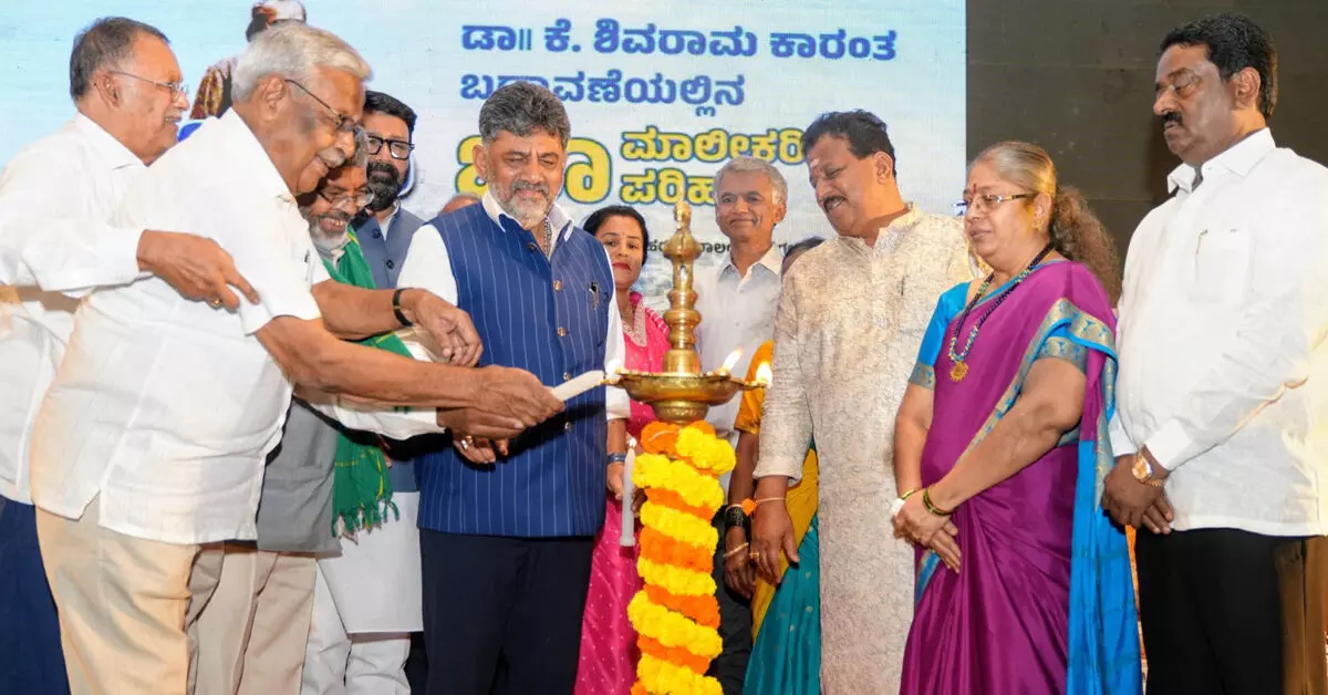 ನಾನೂ ರೈತನ ಮಗ; ನಿಮ್ಮ ನೋವನ್ನು ಕಡಿಮೆ ಮಾಡುತ್ತೇನೆ : ಸಿಎಂ ಡಿ.ಕೆ.ಶಿವಕುಮಾರ್ ನಾನೂ ರೈತನ ಮಗ; ನಿಮ್ಮ ನೋವನ್ನು ಕಡಿಮೆ ಮಾಡುತ್ತೇನೆ : ಸಿಎಂ ಡಿ.ಕೆ.ಶಿವಕುಮಾರ್