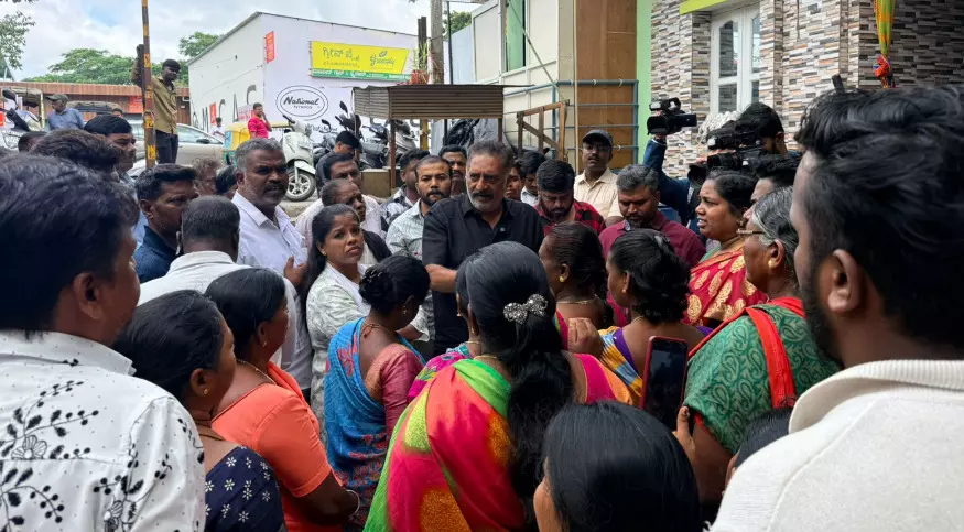 SIR | ನಾವು ಕಳ್ಳರಲ್ಲ, ಈ ದೇಶದ ನಾಗರಿಕರು; ನಮ್ಮ ಹಕ್ಕಿಗಾಗಿ ಹೋರಾಡುತ್ತೇವೆ, ಗೆಲ್ಲುತ್ತೇವೆ : ನಟ ಪ್ರಕಾಶ್ ರಾಜ್ SIR | ನಾವು ಕಳ್ಳರಲ್ಲ, ಈ ದೇಶದ ನಾಗರಿಕರು; ನಮ್ಮ ಹಕ್ಕಿಗಾಗಿ ಹೋರಾಡುತ್ತೇವೆ, ಗೆಲ್ಲುತ್ತೇವೆ : ನಟ ಪ್ರಕಾಶ್ ರಾಜ್