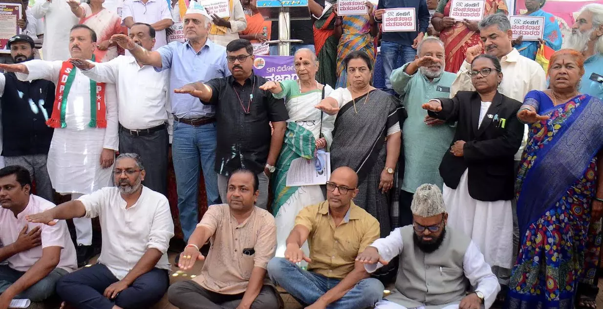 ʼಮತದಾನದ ಹಕ್ಕುʼ ದೇಶದ ಪ್ರತಿಯೊಬ್ಬರನ್ನೂ ಸಮಾನವಾಗಿ ನಿಲ್ಲಿಸುವ ಅಸ್ತ್ರ; ಈ ಹಕ್ಕನ್ನೇ ಕಿತ್ತುಕೊಳ್ಳುವ ಹುನ್ನಾರ ನಡೆಯುತ್ತಿದೆ : ನಟ ಕಿಶೋರ್ ಕುಮಾರ್ ʼಮತದಾನದ ಹಕ್ಕುʼ ದೇಶದ ಪ್ರತಿಯೊಬ್ಬರನ್ನೂ ಸಮಾನವಾಗಿ ನಿಲ್ಲಿಸುವ ಅಸ್ತ್ರ; ಈ ಹಕ್ಕನ್ನೇ ಕಿತ್ತುಕೊಳ್ಳುವ ಹುನ್ನಾರ ನಡೆಯುತ್ತಿದೆ : ನಟ ಕಿಶೋರ್ ಕುಮಾರ್