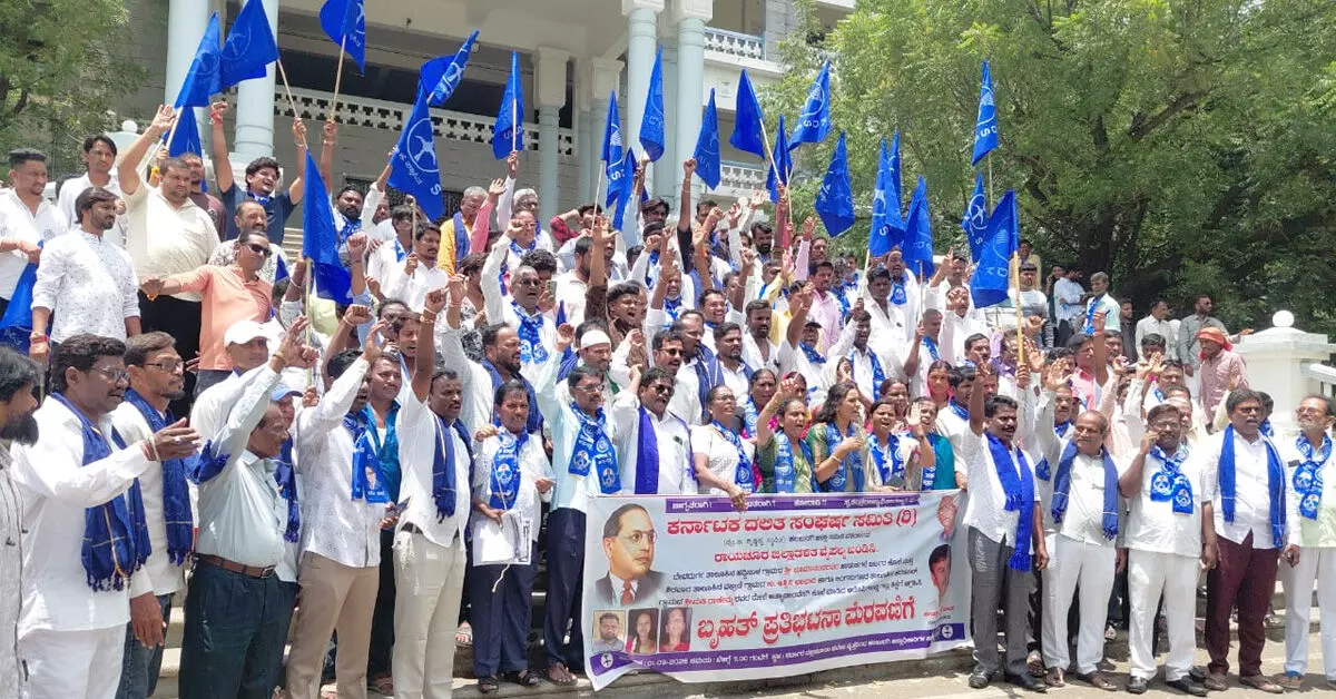 ರಾಯಚೂರಿನಲ್ಲಿ ನಡೆದ ದೌರ್ಜನ್ಯ ಪ್ರಕರಣಗಳ ವಿರುದ್ಧ ಕಲಬುರಗಿಯಲ್ಲಿ ಬೃಹತ್ ಪ್ರತಿಭಟನೆ ರಾಯಚೂರಿನಲ್ಲಿ ನಡೆದ ದೌರ್ಜನ್ಯ ಪ್ರಕರಣಗಳ ವಿರುದ್ಧ ಕಲಬುರಗಿಯಲ್ಲಿ ಬೃಹತ್ ಪ್ರತಿಭಟನೆ