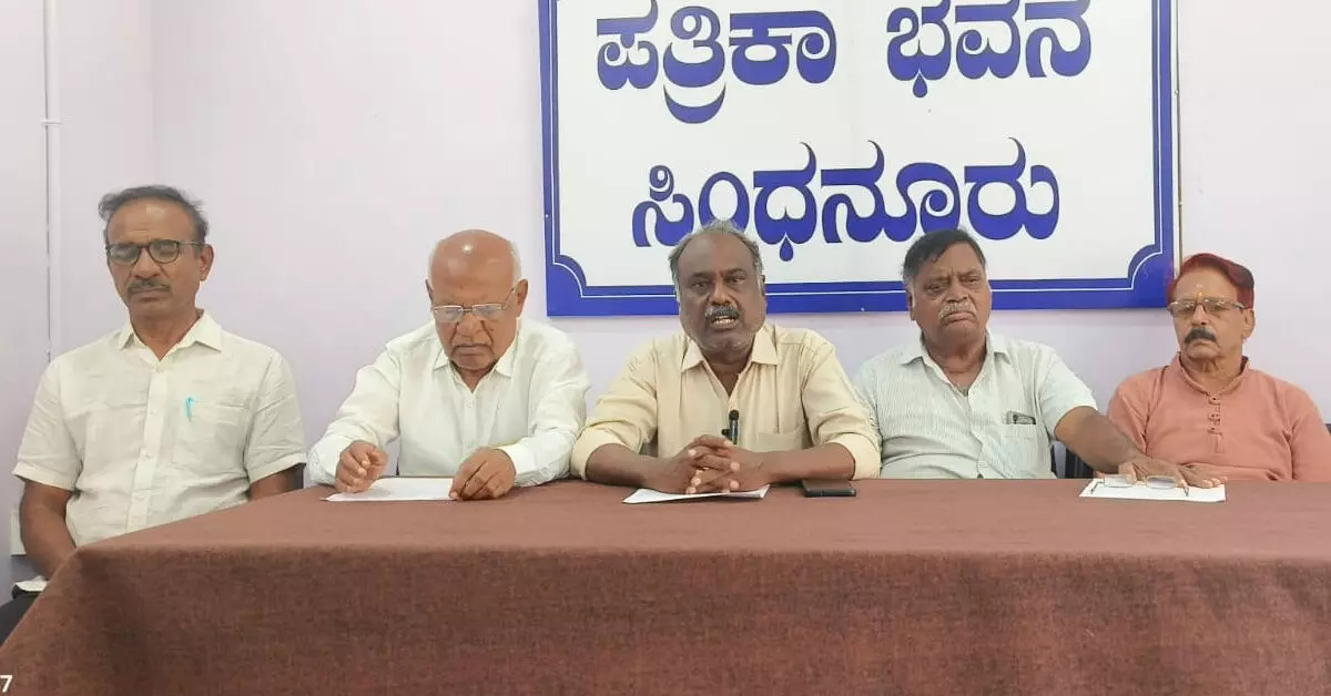 Sindhnur | ಪ್ರಕಾಶ್ ರಾಜ್ ವಿರುದ್ಧದ ಪ್ರತಿಭಟನೆಗೆ ಖಂಡನೆ: ದಾಳಿ ನಡೆಸಿದವರ ವಿರುದ್ಧ ಕ್ರಮಕ್ಕೆ ಆಗ್ರಹ Sindhnur | ಪ್ರಕಾಶ್ ರಾಜ್ ವಿರುದ್ಧದ ಪ್ರತಿಭಟನೆಗೆ ಖಂಡನೆ: ದಾಳಿ ನಡೆಸಿದವರ ವಿರುದ್ಧ ಕ್ರಮಕ್ಕೆ ಆಗ್ರಹ