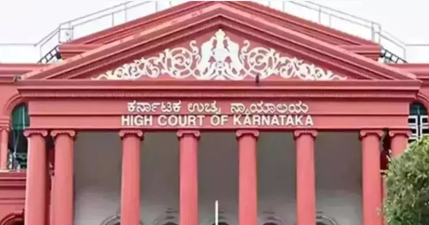 ಮತದಾರರ ಪಟ್ಟಿಯಲ್ಲಿ ಯುವತಿಯ ಎಪಿಕ್ ಸಂಖ್ಯೆಯಲ್ಲಿ ಅಪರಿಚಿತನ ಹೆಸರು; ಚುನಾವಣಾ ಆಯೋಗಕ್ಕೆ ಹೈಕೋರ್ಟ್ ನೋಟಿಸ್ ಮತದಾರರ ಪಟ್ಟಿಯಲ್ಲಿ ಯುವತಿಯ ಎಪಿಕ್ ಸಂಖ್ಯೆಯಲ್ಲಿ ಅಪರಿಚಿತನ ಹೆಸರು; ಚುನಾವಣಾ ಆಯೋಗಕ್ಕೆ ಹೈಕೋರ್ಟ್ ನೋಟಿಸ್