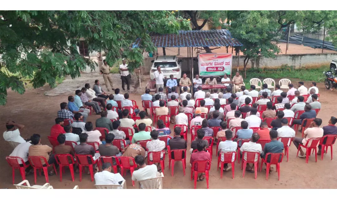 ಯಲಬುರ್ಗಾ: ಚೌತಿ ಹಬ್ಬ ಹಿನ್ನೆಲೆಯಲ್ಲಿ ಶಾಂತಿ ಪಾಲನಾ ಸಭೆ ಯಲಬುರ್ಗಾ: ಚೌತಿ ಹಬ್ಬ ಹಿನ್ನೆಲೆಯಲ್ಲಿ ಶಾಂತಿ ಪಾಲನಾ ಸಭೆ