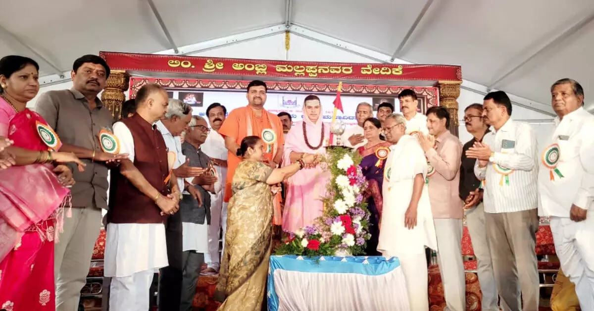 Harapanahalli | ವೀರಶೈವ ಶಿಕ್ಷಣ ಸಂಸ್ಥೆಗಳು ಮೌಲ್ಯಾಧಾರಿತ ಶಿಕ್ಷಣಕ್ಕೆ ಒತ್ತು: ಸಿದ್ದಲಿಂಗ ರಾಜದೇಶಿಕೇಂದ್ರ ಶಿವಾಚಾರ್ಯರು Harapanahalli | ವೀರಶೈವ ಶಿಕ್ಷಣ ಸಂಸ್ಥೆಗಳು ಮೌಲ್ಯಾಧಾರಿತ ಶಿಕ್ಷಣಕ್ಕೆ ಒತ್ತು: ಸಿದ್ದಲಿಂಗ ರಾಜದೇಶಿಕೇಂದ್ರ ಶಿವಾಚಾರ್ಯರು