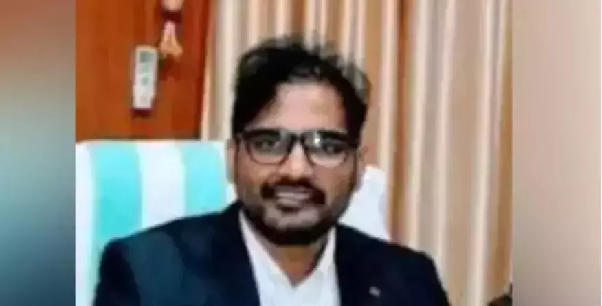 ‘ಕೆಪಿಎಸ್ಸಿ ನೇಮಕಾತಿ ಹಗರಣ’ | ಐಎಎಸ್ ಅಧಿಕಾರಿ ಜ್ಞಾನೇಂದ್ರ ಕುಮಾರ್ ಗಂಗ್ವಾರ್ ಅಮಾನತು ‘ಕೆಪಿಎಸ್ಸಿ ನೇಮಕಾತಿ ಹಗರಣ’ | ಐಎಎಸ್ ಅಧಿಕಾರಿ ಜ್ಞಾನೇಂದ್ರ ಕುಮಾರ್ ಗಂಗ್ವಾರ್ ಅಮಾನತು