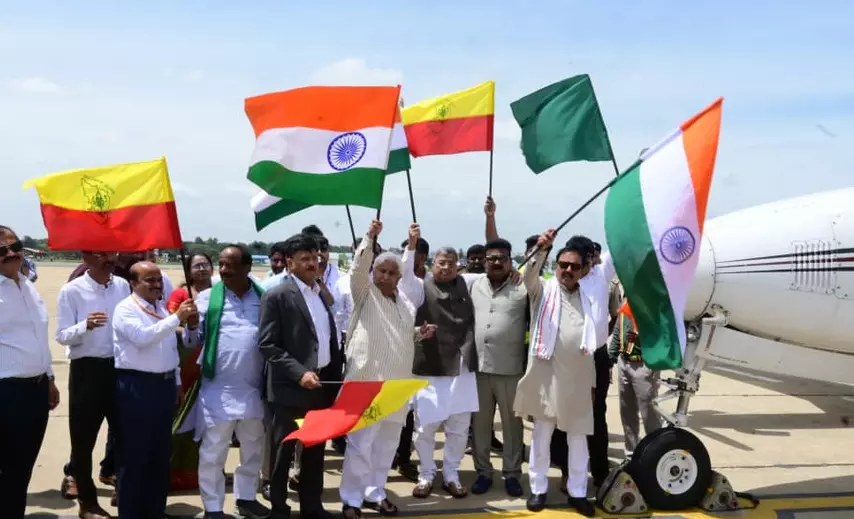 ರಾಜ್ಯದಲ್ಲಿ ಮಳೆ ಕೊರತೆ; ಎಚ್.ಎ.ಎಲ್ನಲ್ಲಿ ಮೋಡ ಬಿತ್ತನೆಗೆ ಜಲ ಸಂಪನ್ಮೂಲ ಸಚಿವರಿಂದ ಚಾಲನೆ ರಾಜ್ಯದಲ್ಲಿ ಮಳೆ ಕೊರತೆ; ಎಚ್.ಎ.ಎಲ್ನಲ್ಲಿ ಮೋಡ ಬಿತ್ತನೆಗೆ ಜಲ ಸಂಪನ್ಮೂಲ ಸಚಿವರಿಂದ ಚಾಲನೆ