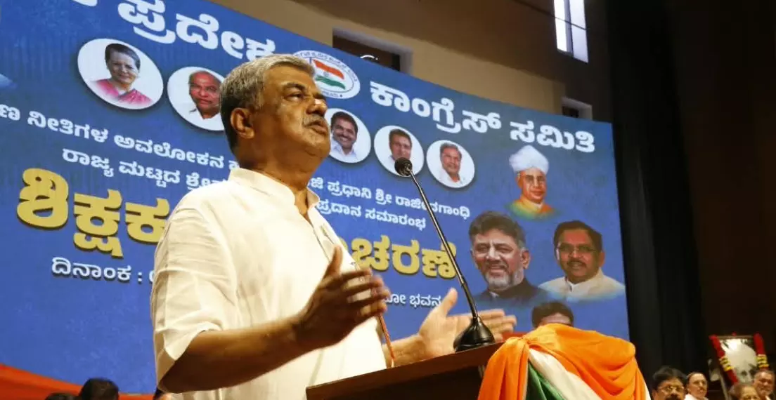 ಶಾಲಾ-ಕಾಲೇಜುಗಳಲ್ಲಿ ಹರಡುತ್ತಿರುವ ದ್ವೇಷವನ್ನು ಹತ್ತಿಕ್ಕಲು ಶಿಕ್ಷಕರು ಮುಂದಾಗಬೇಕು : ಬಿ.ಕೆ.ಹರಿಪ್ರಸಾದ್ ಶಾಲಾ-ಕಾಲೇಜುಗಳಲ್ಲಿ ಹರಡುತ್ತಿರುವ ದ್ವೇಷವನ್ನು ಹತ್ತಿಕ್ಕಲು ಶಿಕ್ಷಕರು ಮುಂದಾಗಬೇಕು : ಬಿ.ಕೆ.ಹರಿಪ್ರಸಾದ್