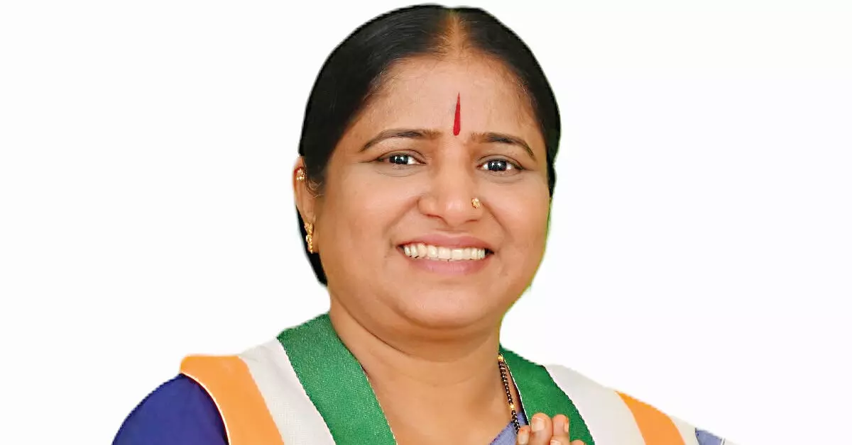 ಬಳ್ಳಾರಿಯಲ್ಲಿ ಗರಿಗೆದರಿದ ಸಚಿವಗಿರಿ ಚರ್ಚೆ ಬಳ್ಳಾರಿಯಲ್ಲಿ ಗರಿಗೆದರಿದ ಸಚಿವಗಿರಿ ಚರ್ಚೆ
