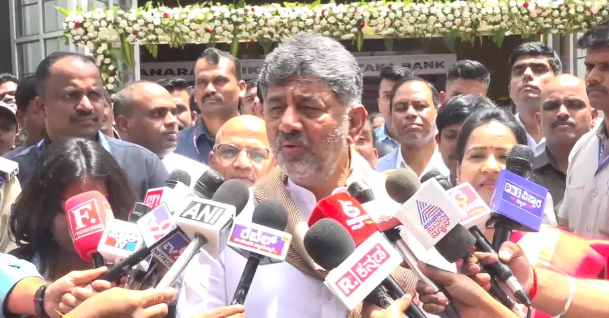 ಪ್ರತಿಭಾವಂತ ವಿದ್ಯಾರ್ಥಿಗಳು ಉದ್ಯೋಗ ಹುಡುಕುವವರಲ್ಲ, ಉದ್ಯೋಗ ಸೃಷ್ಟಿಸುವವರಾಗಬೇಕು: ಸಿಎಂ ಡಿ.ಕೆ.ಶಿವಕುಮಾರ್ ಪ್ರತಿಭಾವಂತ ವಿದ್ಯಾರ್ಥಿಗಳು ಉದ್ಯೋಗ ಹುಡುಕುವವರಲ್ಲ, ಉದ್ಯೋಗ ಸೃಷ್ಟಿಸುವವರಾಗಬೇಕು: ಸಿಎಂ ಡಿ.ಕೆ.ಶಿವಕುಮಾರ್