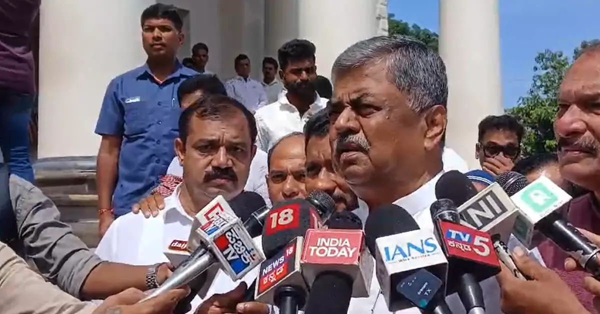 ಬರಪೀಡಿತ ಪ್ರದೇಶಗಳ ಸಿಎಂ ವೈಮಾನಿಕ ಸಮೀಕ್ಷೆ ಕುರಿತ ಬಿಜೆಪಿಯ ಟೀಕೆಗೆ ಕೆಪಿಸಿಸಿ ಅಧ್ಯಕ್ಷ ಬಿ. ಕೆ. ಹರಿಪ್ರಸಾದ್ ತಿರುಗೇಟು ಬರಪೀಡಿತ ಪ್ರದೇಶಗಳ ಸಿಎಂ ವೈಮಾನಿಕ ಸಮೀಕ್ಷೆ ಕುರಿತ ಬಿಜೆಪಿಯ ಟೀಕೆಗೆ ಕೆಪಿಸಿಸಿ ಅಧ್ಯಕ್ಷ ಬಿ. ಕೆ. ಹರಿಪ್ರಸಾದ್ ತಿರುಗೇಟು