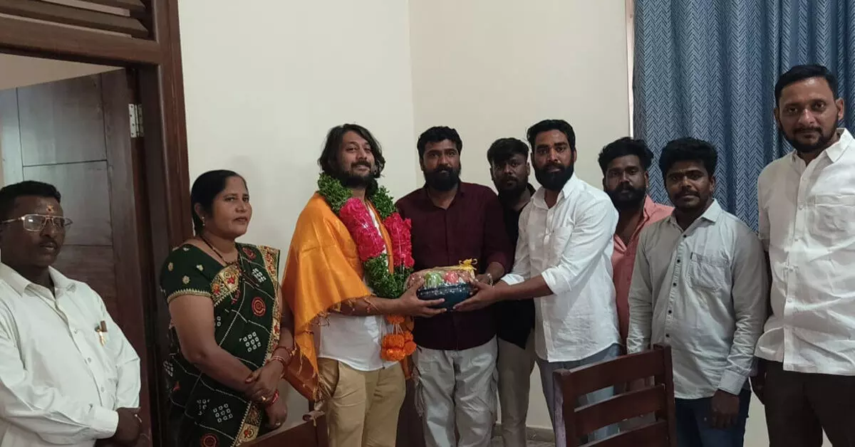 2027ರ ಜನವರಿಯಲ್ಲಿ ಹುಬ್ಬಳ್ಳಿಯಲ್ಲಿ ಹೊಸ ರಾಜಕೀಯ ಪಕ್ಷ ಉದ್ಘಾಟನೆ: ಚೇತನ್ ಅಹಿಂಸಾ 2027ರ ಜನವರಿಯಲ್ಲಿ ಹುಬ್ಬಳ್ಳಿಯಲ್ಲಿ ಹೊಸ ರಾಜಕೀಯ ಪಕ್ಷ ಉದ್ಘಾಟನೆ: ಚೇತನ್ ಅಹಿಂಸಾ