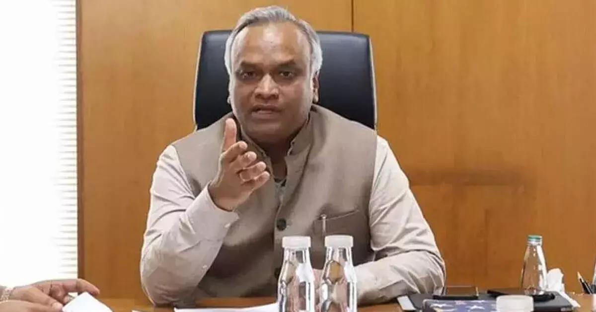 ಬೆಂಗಳೂರು ಸಂಚಾರ ಸುಧಾರಣೆಗೆ ಹೊಸ ಕ್ರಮ; ಐದು ಫ್ಲೈಓವರ್ಗಳಲ್ಲಿ ಹಂತ ಹಂತವಾಗಿ ನಿರ್ಬಂಧ ಜಾರಿ : ಸಚಿವ ಪ್ರಿಯಾಂಕ್ ಖರ್ಗೆ ಬೆಂಗಳೂರು ಸಂಚಾರ ಸುಧಾರಣೆಗೆ ಹೊಸ ಕ್ರಮ; ಐದು ಫ್ಲೈಓವರ್ಗಳಲ್ಲಿ ಹಂತ ಹಂತವಾಗಿ ನಿರ್ಬಂಧ ಜಾರಿ : ಸಚಿವ ಪ್ರಿಯಾಂಕ್ ಖರ್ಗೆ