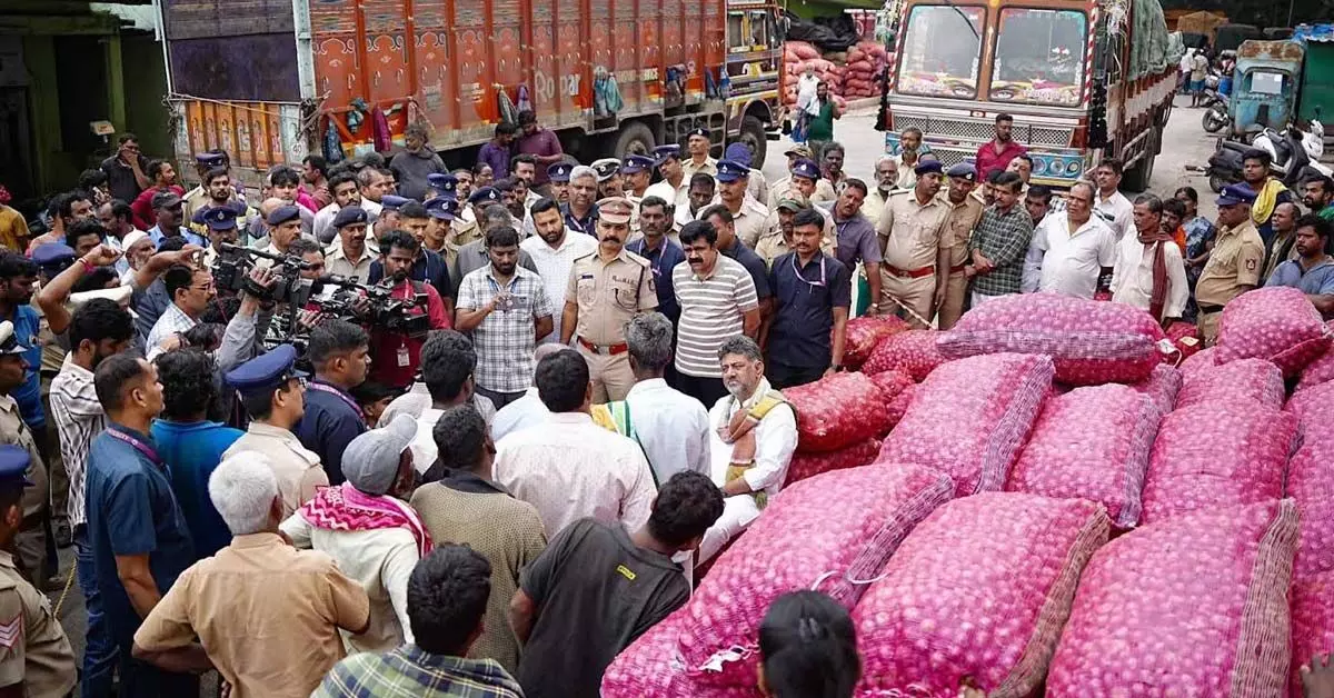 ಸಿಎಂ ಸೂಚನೆ ಬೆನ್ನಲ್ಲೇ ಕಾರ್ಯಾಚರಣೆ: ಯಶವಂತಪುರದ ಎಪಿಎಂಸಿಯಲ್ಲಿ 19 ಬಾಲ ಕಾರ್ಮಿಕರ ರಕ್ಷಣೆ ಸಿಎಂ ಸೂಚನೆ ಬೆನ್ನಲ್ಲೇ ಕಾರ್ಯಾಚರಣೆ: ಯಶವಂತಪುರದ ಎಪಿಎಂಸಿಯಲ್ಲಿ 19 ಬಾಲ ಕಾರ್ಮಿಕರ ರಕ್ಷಣೆ