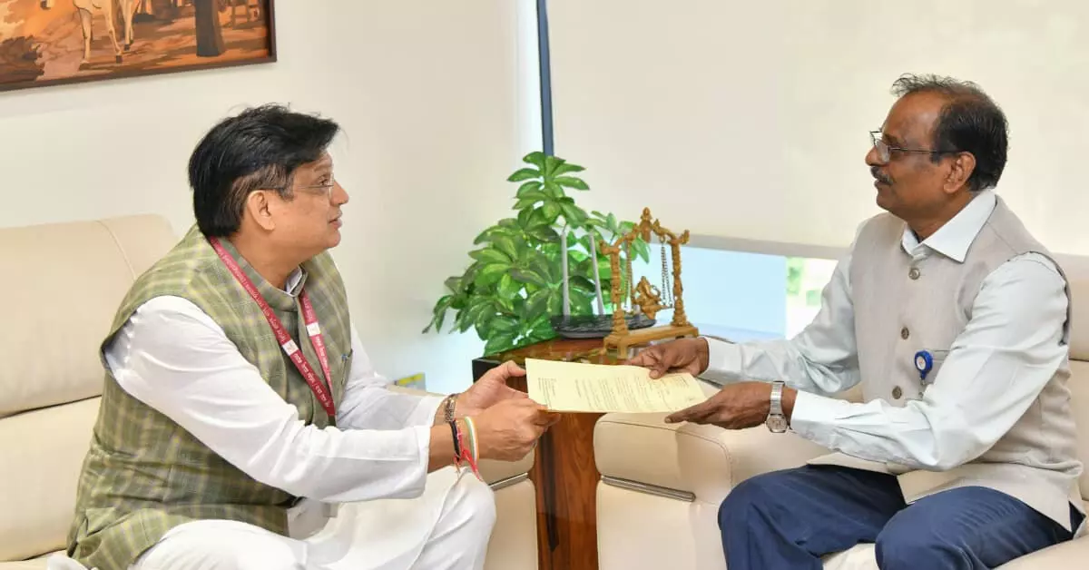 ವಿಜ್ಞಾನ ಕೇಂದ್ರಗಳಲ್ಲಿ ‘ವಿದ್ಯಾರ್ಥಿ-ವಿಜ್ಞಾನಿ ಸಂವಾದ’; ಇಸ್ರೋ ಸಹಕಾರ ಕೋರಿದ ಸಚಿವ ಡಾ.ಅಜಯ್ ಧರಂ ಸಿಂಗ್ ವಿಜ್ಞಾನ ಕೇಂದ್ರಗಳಲ್ಲಿ ‘ವಿದ್ಯಾರ್ಥಿ-ವಿಜ್ಞಾನಿ ಸಂವಾದ’; ಇಸ್ರೋ ಸಹಕಾರ ಕೋರಿದ ಸಚಿವ ಡಾ.ಅಜಯ್ ಧರಂ ಸಿಂಗ್