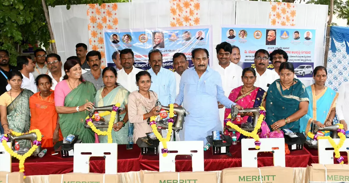 ಸರ್ಕಾರದ ಯೋಜನೆಗಳ ಸದುಪಯೋಗ ಪಡೆದು ಸ್ವಾವಲಂಬಿಗಳಾಗಿ: ಶಾಸಕ ಅಲ್ಲಮಪ್ರಭು ಪಾಟೀಲ್ ಸರ್ಕಾರದ ಯೋಜನೆಗಳ ಸದುಪಯೋಗ ಪಡೆದು ಸ್ವಾವಲಂಬಿಗಳಾಗಿ: ಶಾಸಕ ಅಲ್ಲಮಪ್ರಭು ಪಾಟೀಲ್