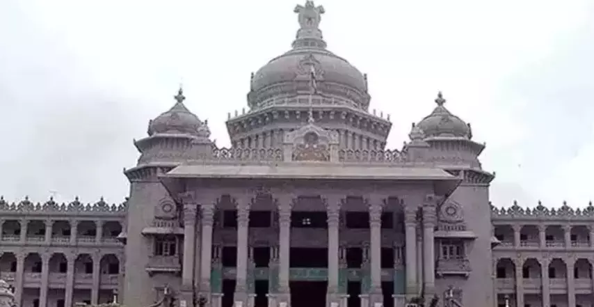 ‘ವಂದೇ ಮಾತರಂ’ ಗೀತೆ | ಮೊದಲ ಎರಡು ಚರಣಗಳನ್ನು ಮಾತ್ರ ಹಾಡಲು ರಾಜ್ಯ ಸರಕಾರ ಆದೇಶ ‘ವಂದೇ ಮಾತರಂ’ ಗೀತೆ | ಮೊದಲ ಎರಡು ಚರಣಗಳನ್ನು ಮಾತ್ರ ಹಾಡಲು ರಾಜ್ಯ ಸರಕಾರ ಆದೇಶ