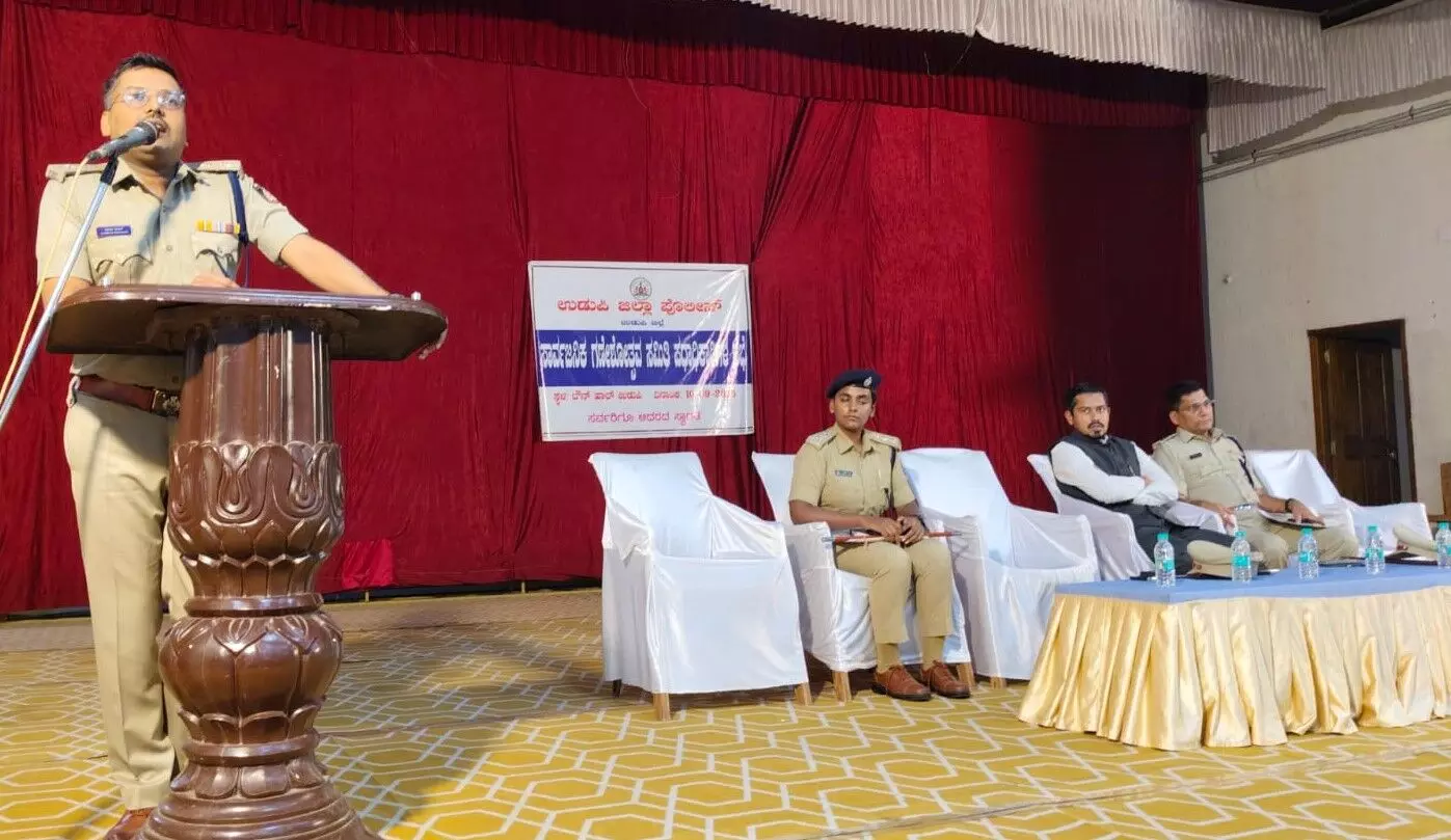 ಗಣೇಶೋತ್ಸವ ಆಚರಣೆ: ಮಾರ್ಗಸೂಚಿಗಳನ್ನು ಕಟ್ಟುನಿಟ್ಟಾಗಿ ಪಾಲಿಸಲು ಪೊಲೀಸ್ ಇಲಾಖೆ ಸೂಚನೆ ಗಣೇಶೋತ್ಸವ ಆಚರಣೆ: ಮಾರ್ಗಸೂಚಿಗಳನ್ನು ಕಟ್ಟುನಿಟ್ಟಾಗಿ ಪಾಲಿಸಲು ಪೊಲೀಸ್ ಇಲಾಖೆ ಸೂಚನೆ