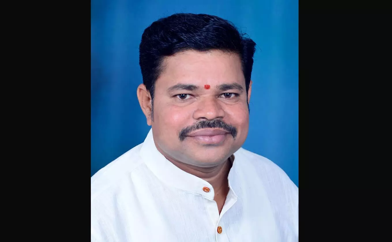 ಸಚಿವ ಸಂಪುಟದಲ್ಲಿ ಮಲೆಕುಡಿಯರ ಮೂಲಸೌಕಾರ್ಯಗಳಿಗೆ ಒತ್ತು ನೀಡಲು ಆಗ್ರಹ ಸಚಿವ ಸಂಪುಟದಲ್ಲಿ ಮಲೆಕುಡಿಯರ ಮೂಲಸೌಕಾರ್ಯಗಳಿಗೆ ಒತ್ತು ನೀಡಲು ಆಗ್ರಹ