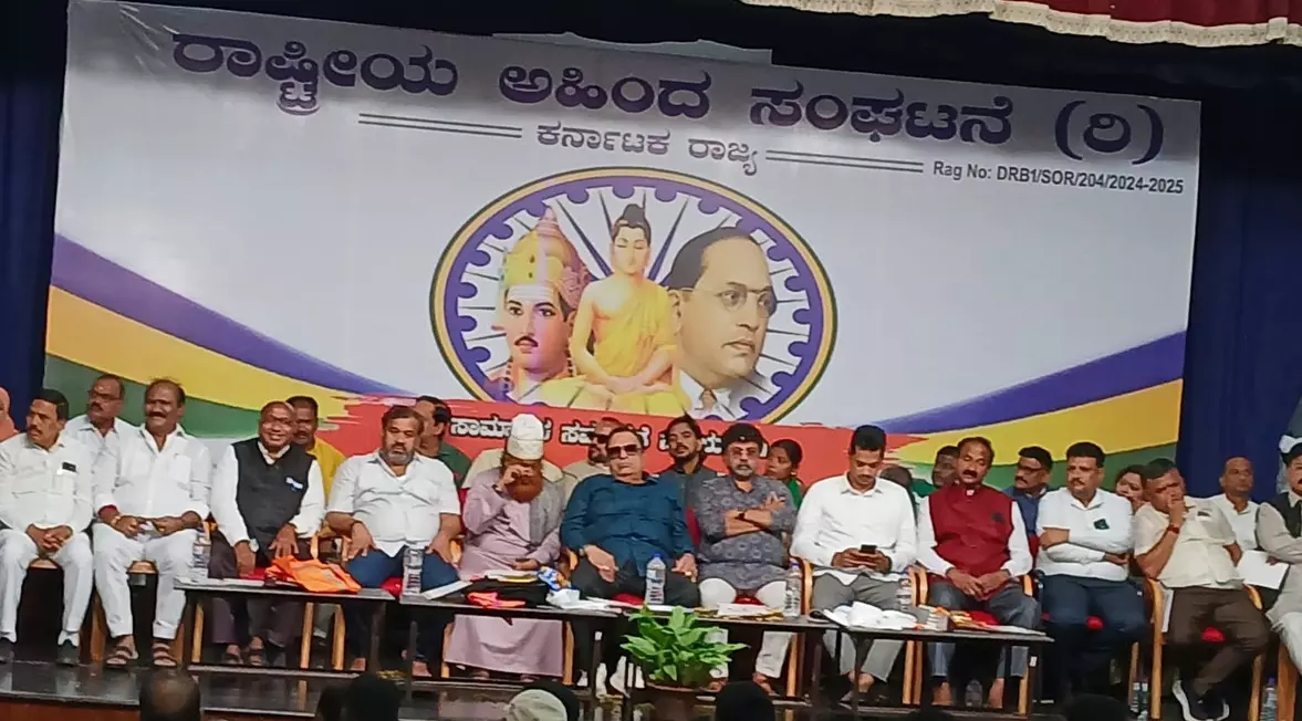 ಸಿದ್ದರಾಮಯ್ಯ ಅವರು ಪರ್ಯಾಯ ಅಹಿಂದ ನಾಯಕನ್ನು ಬೆಳೆಸಲು ಮುಂದಾಗಬೇಕು : ಸಿ.ಎಂ.ಇಬ್ರಾಹಿಂ ಸಿದ್ದರಾಮಯ್ಯ ಅವರು ಪರ್ಯಾಯ ಅಹಿಂದ ನಾಯಕನ್ನು ಬೆಳೆಸಲು ಮುಂದಾಗಬೇಕು : ಸಿ.ಎಂ.ಇಬ್ರಾಹಿಂ