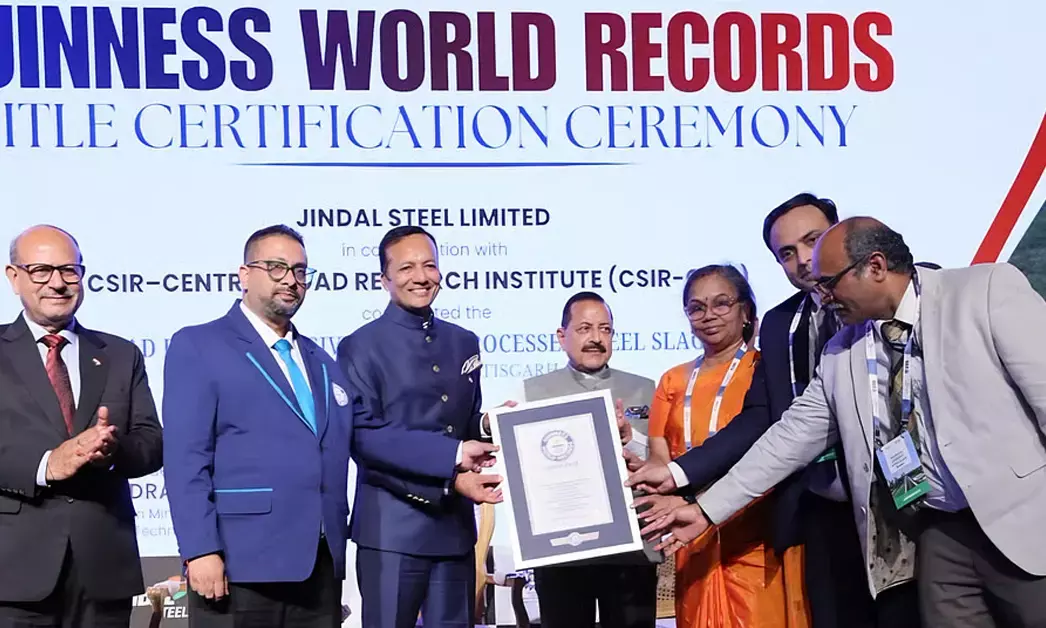 ಉಕ್ಕಿನ ತ್ಯಾಜ್ಯದಿಂದ ವಿಶ್ವದ ಅತಿ ಉದ್ದದ ರಸ್ತೆ ನಿರ್ಮಿಸಿದ ಜಿಂದಾಲ್ ಉಕ್ಕು ಕಂಪೆನಿ: ಗಿನ್ನೆಸ್ ದಾಖಲೆಗೆ ಸೇರ್ಪಡೆ