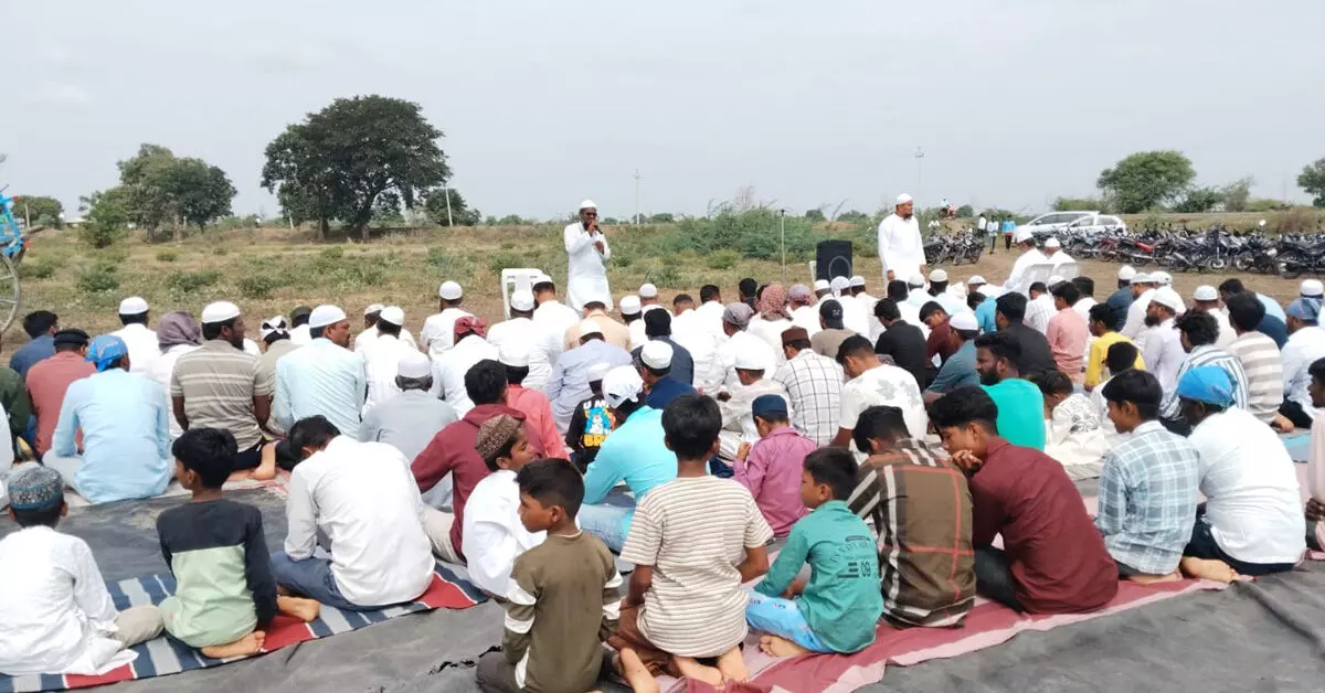 ಶಹಾಬಾದ್ | ಮಳೆ ಕೊರತೆ : ರೈತರ ಸಂಕಷ್ಟ ನಿವಾರಣೆಗೆ ರಾವೂರಿನಲ್ಲಿ ಮುಸ್ಲಿಂ ಸಮಾಜದಿಂದ ವಿಶೇಷ ಪ್ರಾರ್ಥನೆ ಶಹಾಬಾದ್ | ಮಳೆ ಕೊರತೆ : ರೈತರ ಸಂಕಷ್ಟ ನಿವಾರಣೆಗೆ ರಾವೂರಿನಲ್ಲಿ ಮುಸ್ಲಿಂ ಸಮಾಜದಿಂದ ವಿಶೇಷ ಪ್ರಾರ್ಥನೆ