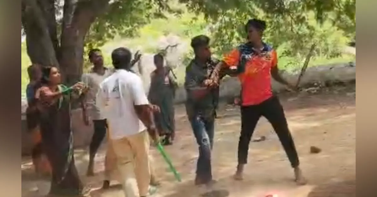 Yadgiri | ದೇವಸ್ಥಾನಕ್ಕೆ ತೆರಳಿದ್ದ ದಲಿತರ ಮೇಲೆ ಮಾರಣಾಂತಿಕ ಹಲ್ಲೆ ಆರೋಪ; 10ಕ್ಕೂ ಹೆಚ್ಚು ಮಂದಿಗೆ ಗಾಯ Yadgiri | ದೇವಸ್ಥಾನಕ್ಕೆ ತೆರಳಿದ್ದ ದಲಿತರ ಮೇಲೆ ಮಾರಣಾಂತಿಕ ಹಲ್ಲೆ ಆರೋಪ; 10ಕ್ಕೂ ಹೆಚ್ಚು ಮಂದಿಗೆ ಗಾಯ