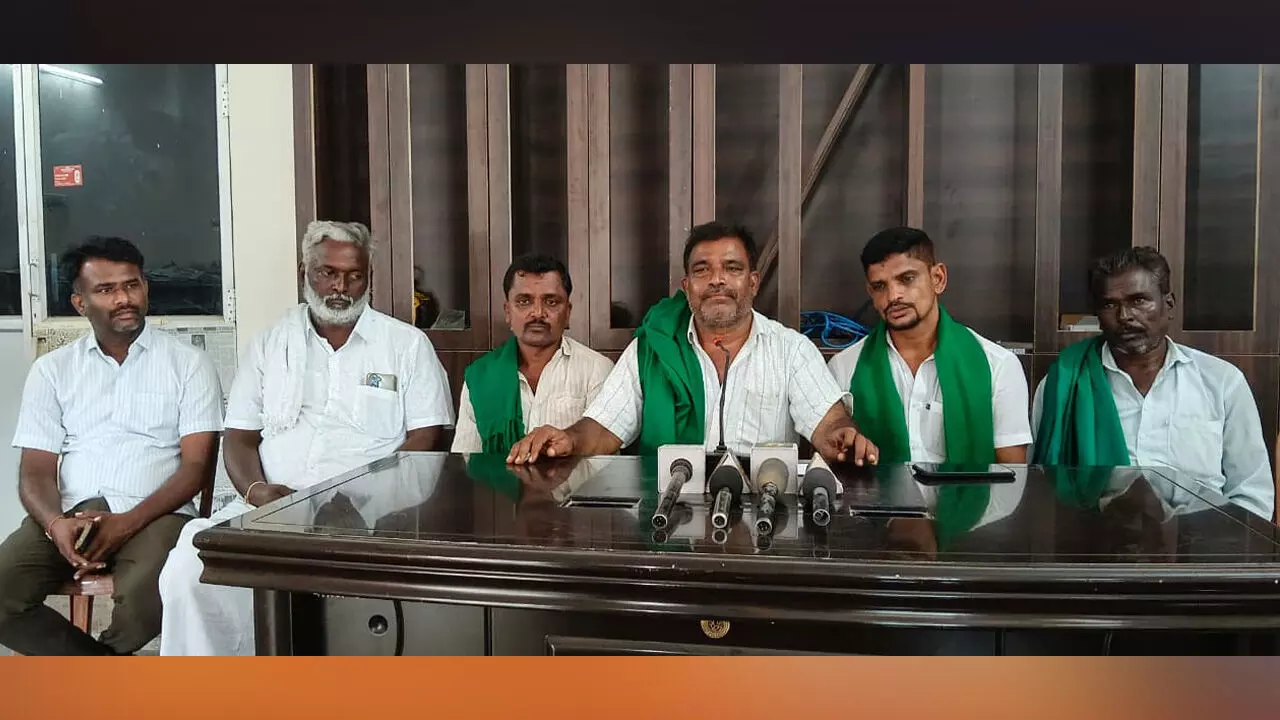 Raichur | ಹಿಂಗಾರು ಜೋಳದ 130 ಕೋಟಿ ರೂ. ಬಾಕಿ ಹಣ ಬಿಡುಗಡೆಗೆ ಆಗ್ರಹಿಸಿ ನಾಳೆ ರಸ್ತೆ ತಡೆ : ಅಮೀನ್ಪಾಷಾ ದಿದ್ದಿಗಿ Raichur | ಹಿಂಗಾರು ಜೋಳದ 130 ಕೋಟಿ ರೂ. ಬಾಕಿ ಹಣ ಬಿಡುಗಡೆಗೆ ಆಗ್ರಹಿಸಿ ನಾಳೆ ರಸ್ತೆ ತಡೆ : ಅಮೀನ್ಪಾಷಾ ದಿದ್ದಿಗಿ