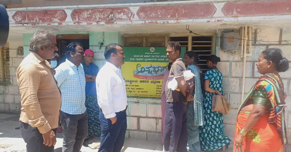 Yadagiri | ಕೂಲಿ ಕಾರ್ಮಿಕರು ಬೆಂಗಳೂರಿನಲ್ಲಿಯೇ ಪಡಿತರ ಚೀಟಿಯ ಇ-ಕೆವೈಸಿ ಮಾಡಿಸಿ : ಸೋಮಶೇಖರ Yadagiri | ಕೂಲಿ ಕಾರ್ಮಿಕರು ಬೆಂಗಳೂರಿನಲ್ಲಿಯೇ ಪಡಿತರ ಚೀಟಿಯ ಇ-ಕೆವೈಸಿ ಮಾಡಿಸಿ : ಸೋಮಶೇಖರ